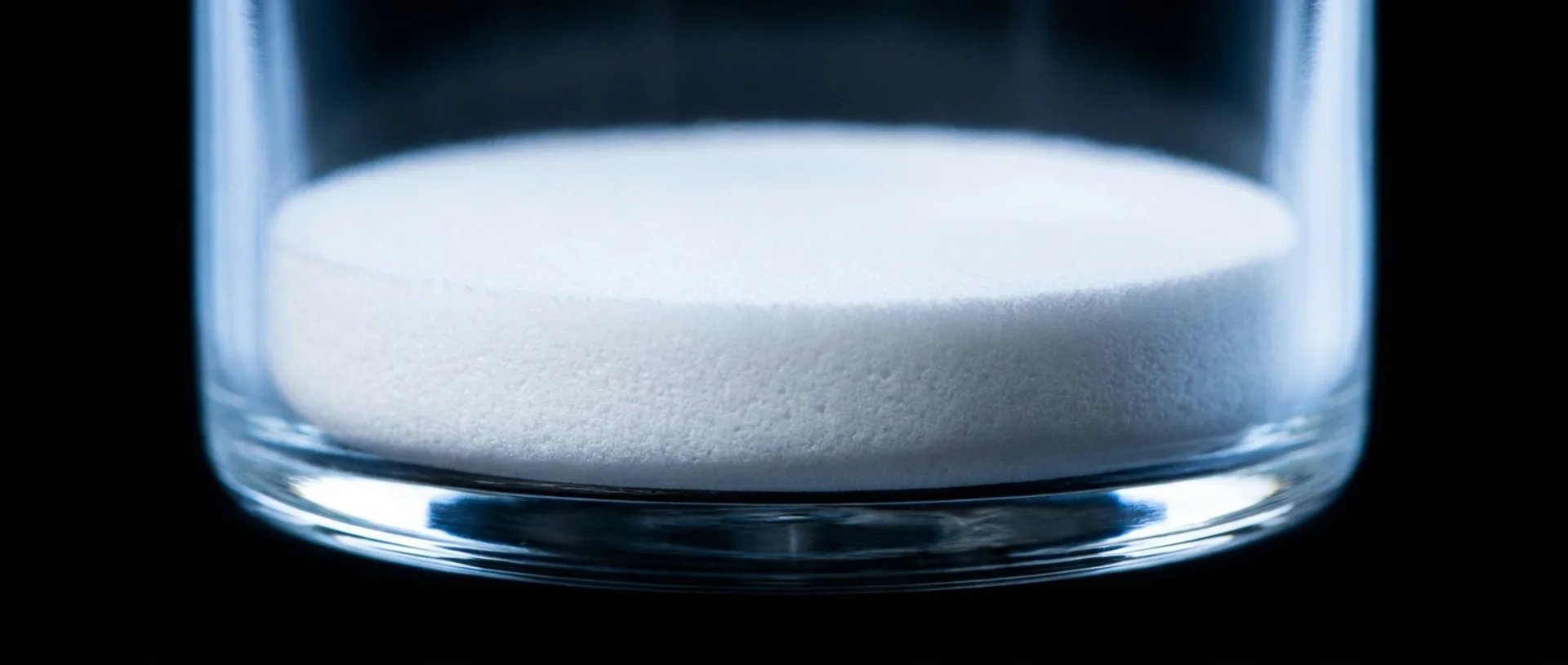Macro of a lyophilized peptide cake in a glass vial